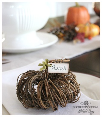 Fall table decorations from Jenniferdecorates.com