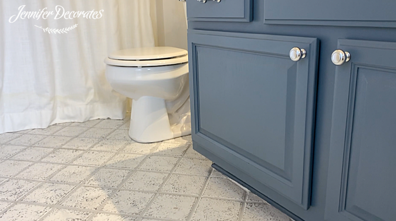 Small bathroom makeover from Jennifer Decorates
